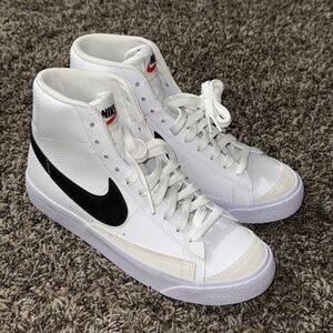 Nike Blazer Mid 77 Sneakers Youth Size 6.5 Y White Black High Top Vintage Shoes